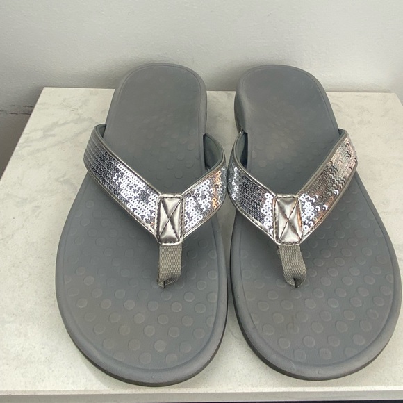 VIONIC Women's Tide Silver Sequins Sandal - Picture 3 of 11